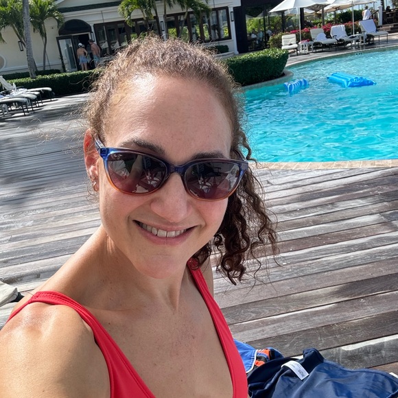 Meet your Posher, Deana - Picture 2 of 2